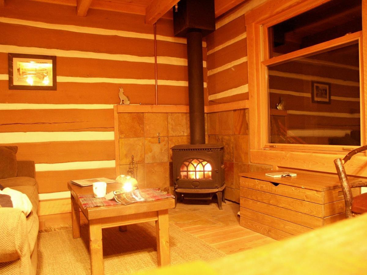 Nipika Mountain Resort Radium Hot Springs Exterior foto